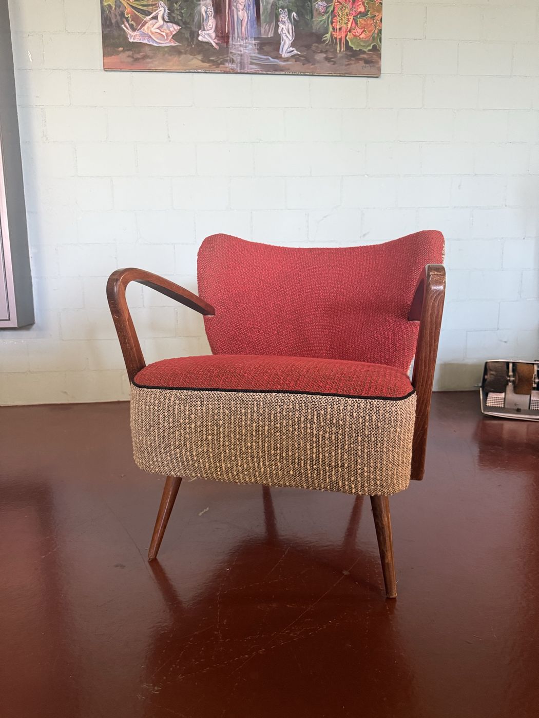 Cocktailsessel rot · Holzarmlehnen