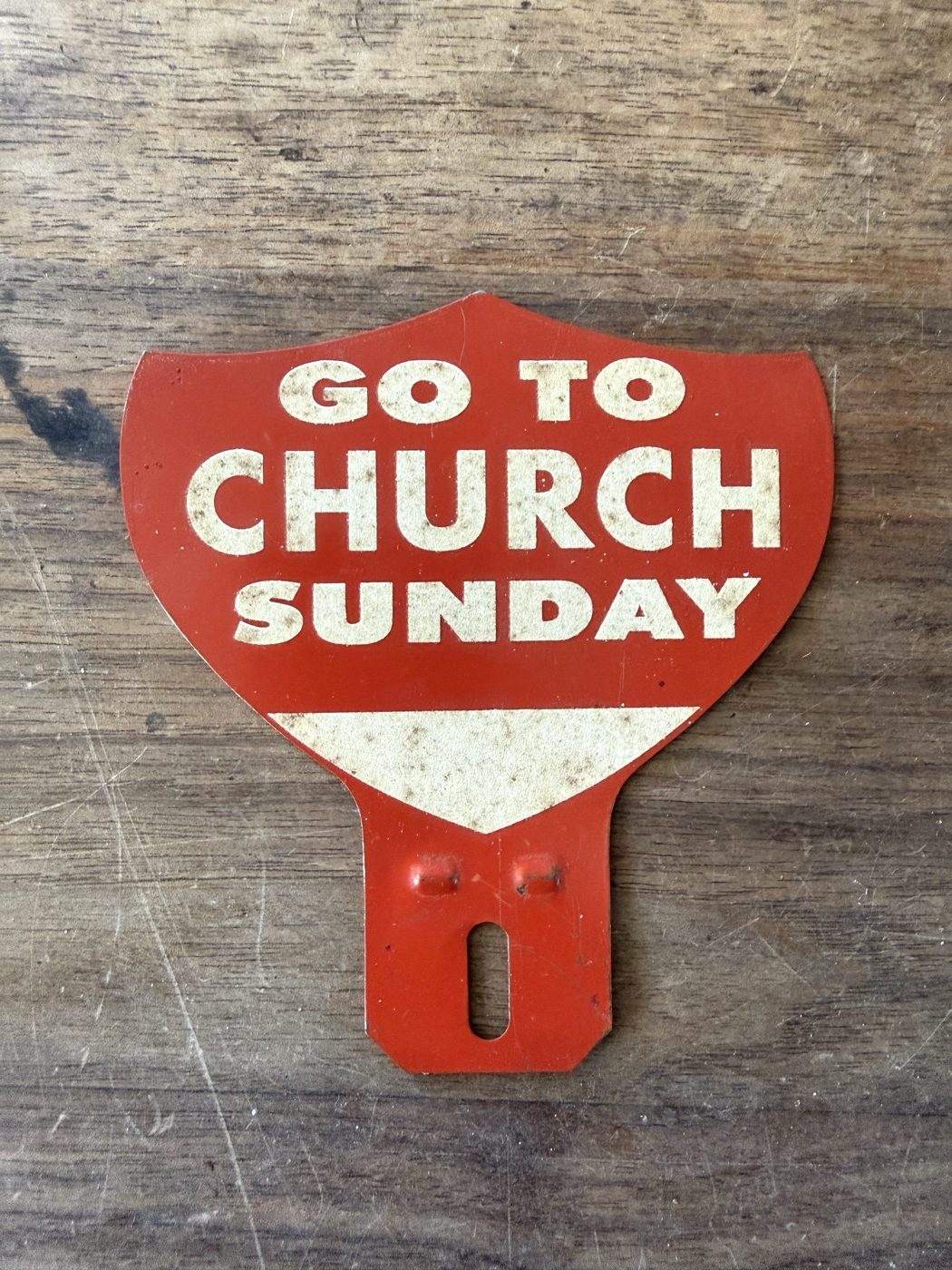 Cimier de plaque «Go to Church Sunday» · rouge