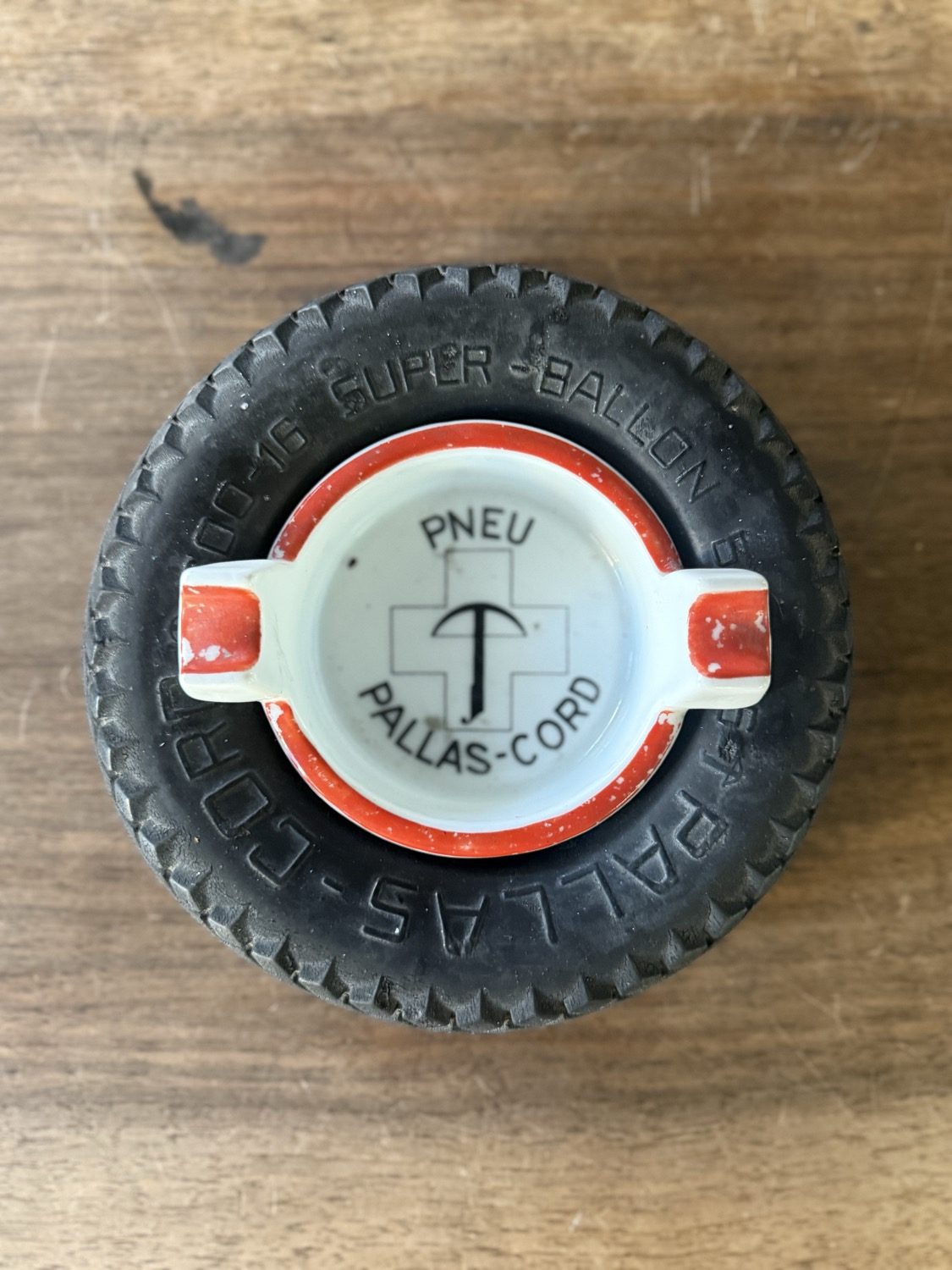 Reifenaschenbecher «Pneu Pallas-Cord»