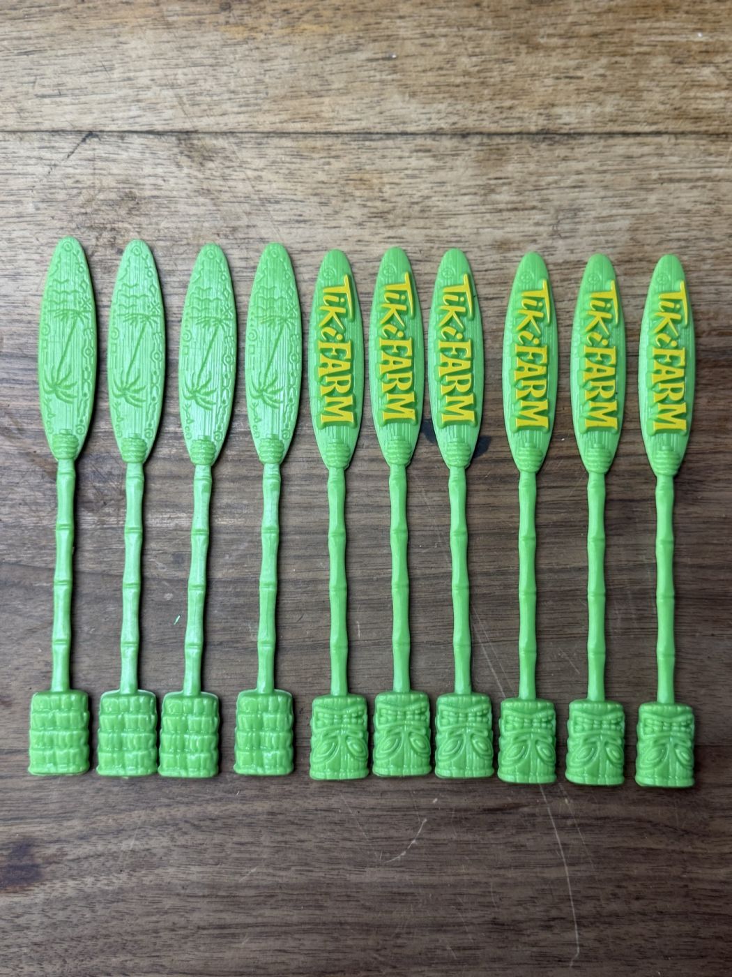 Swizzle Sticks «Tiki Farm» – 10 Stück, grün