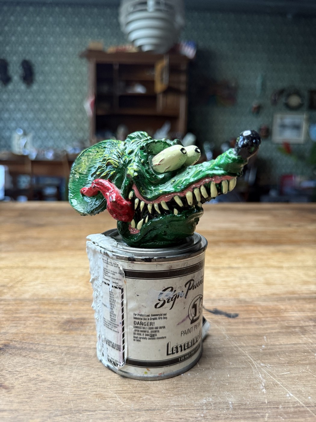 Kustom-Monster-Figur auf Öldose