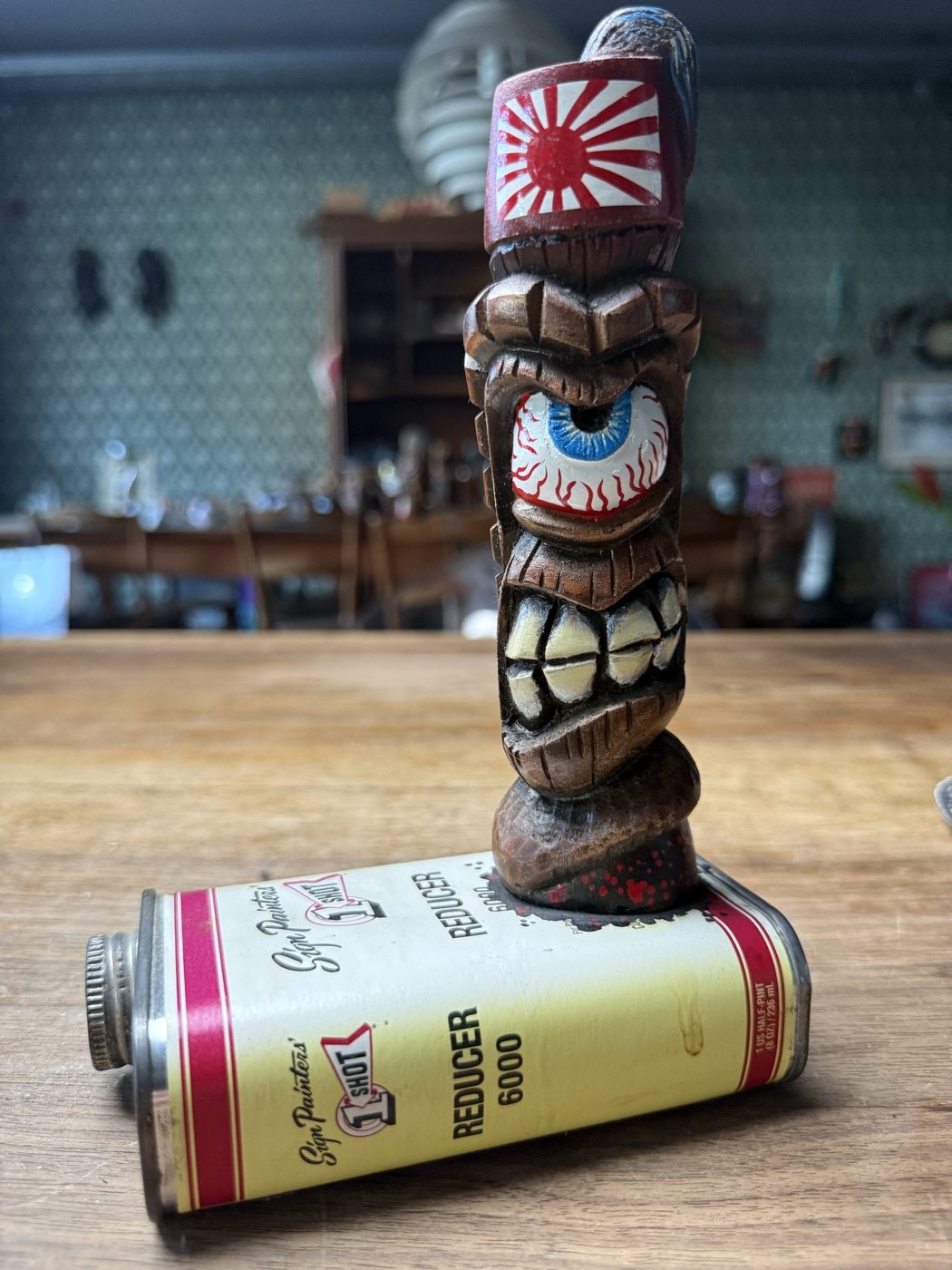 Tiki-Totem aus Holz, handbemalt