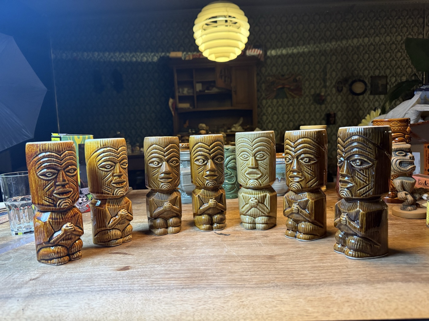 Tiki-Mug-Satz · 7 kniende Tikis