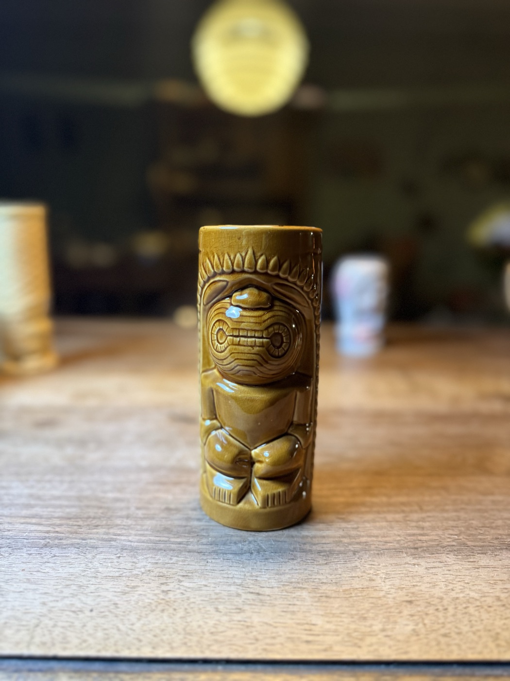 Tiki-Mug, ocker mit Korbrelief