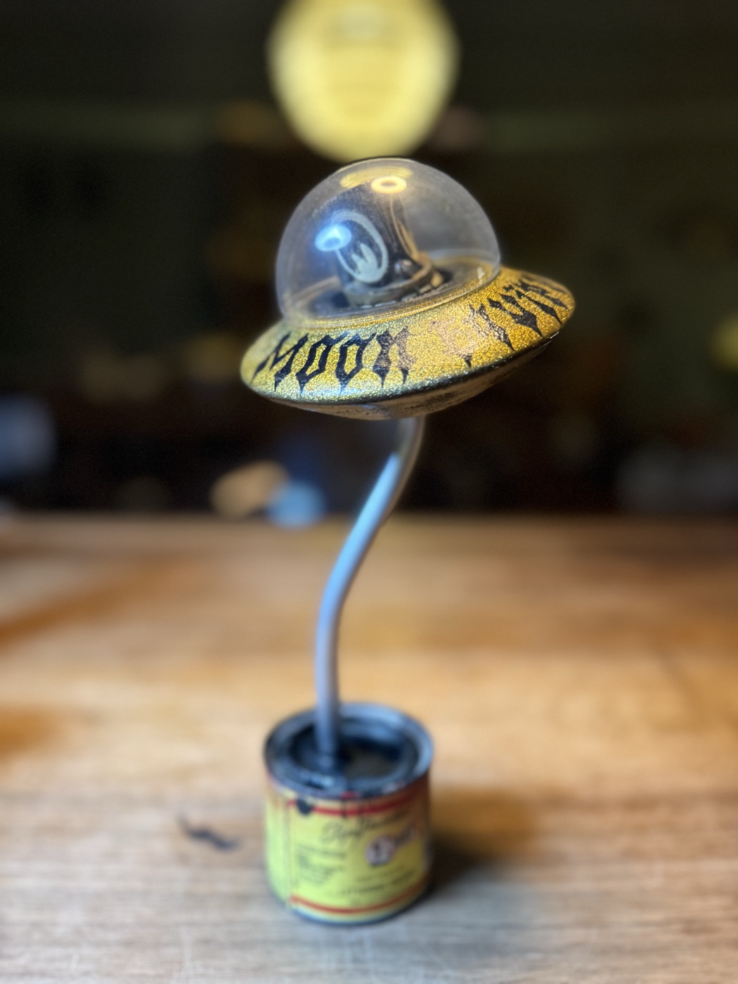 «Moon Equipped» UFO-Lampe · Einzelstück