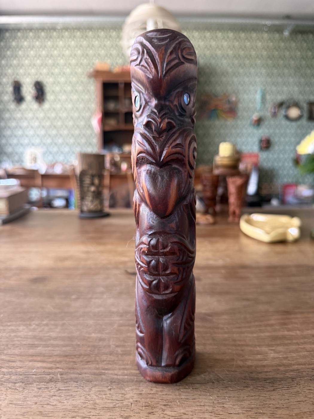 Maori-Tiki mit Paua-Augen · Neuseeland