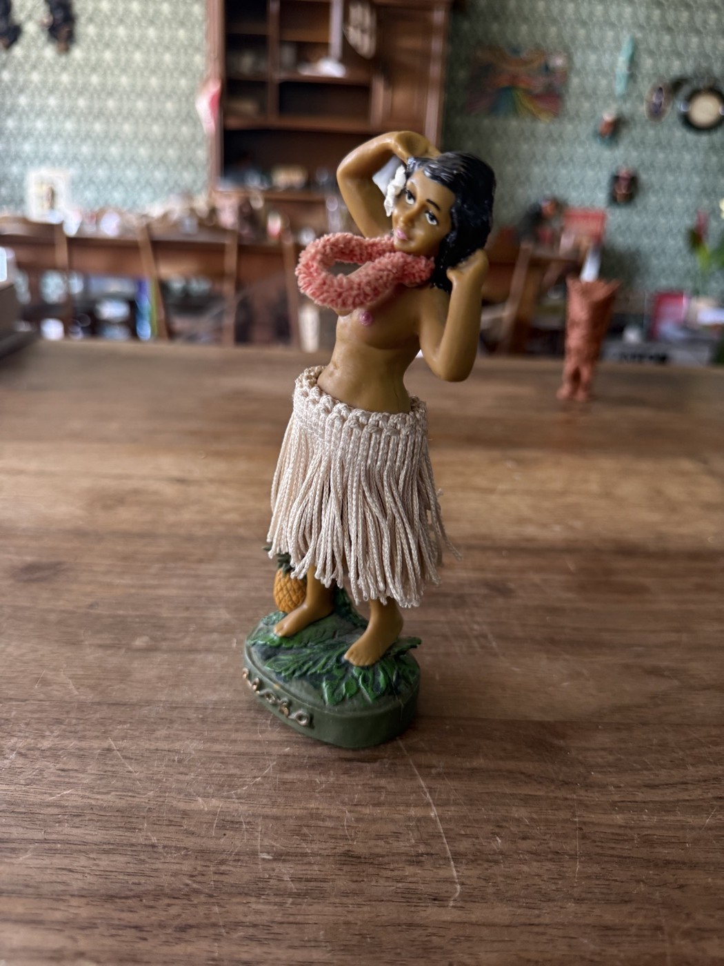 Hula-Dashboard-Doll mit Bastrock