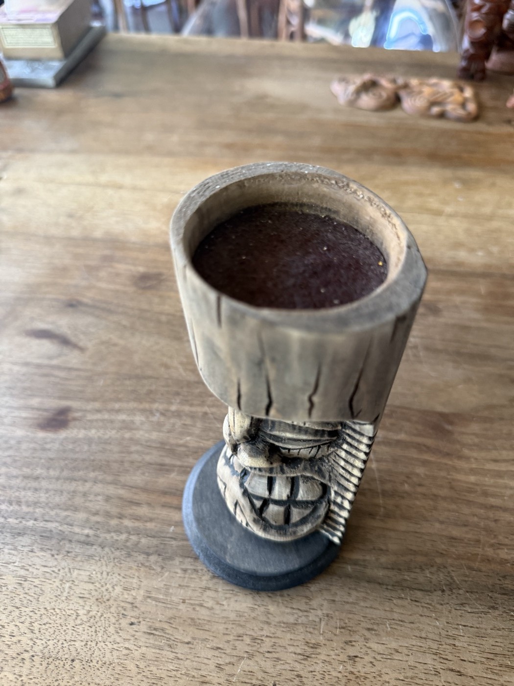 Tiki-Becher auf Sockel, Keramik