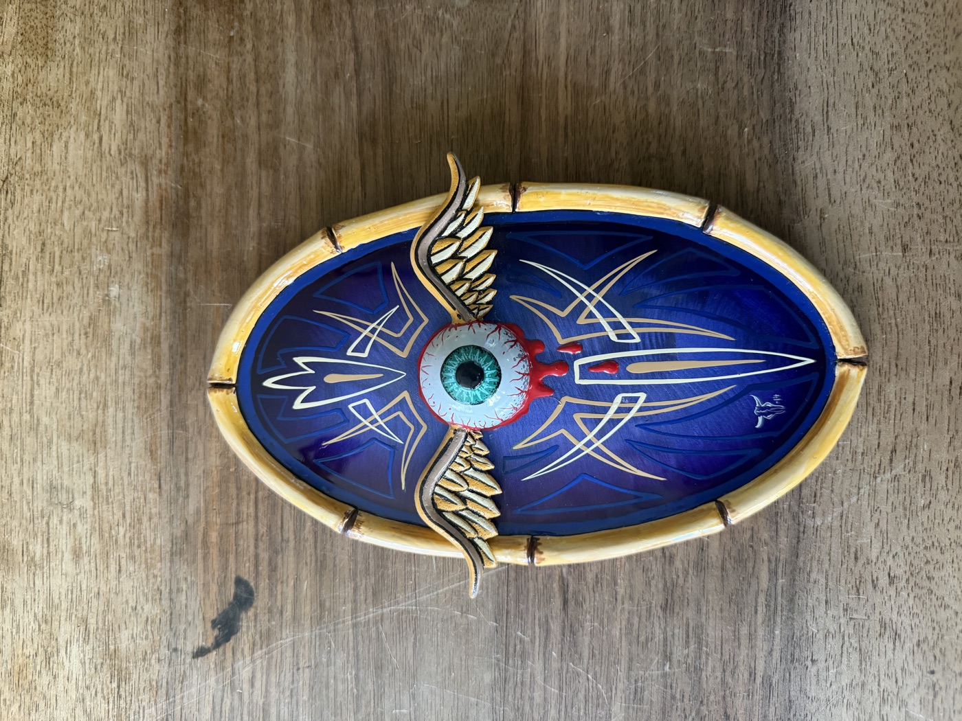 Pinstriping-Schale «Flying Eyeball»