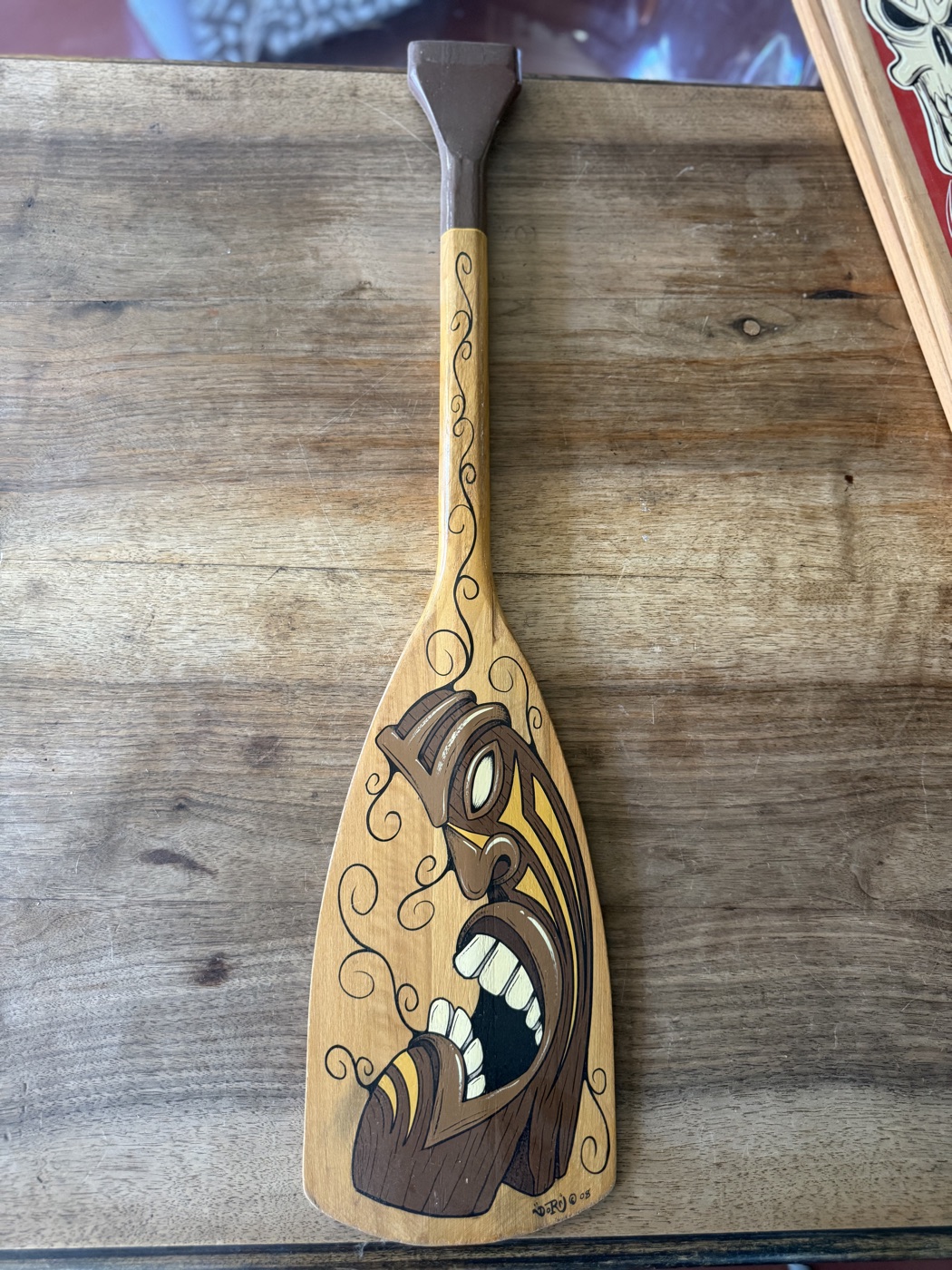 Kanupaddel «Indian Head Brand» · Tiki mit gefletschten Zähnen