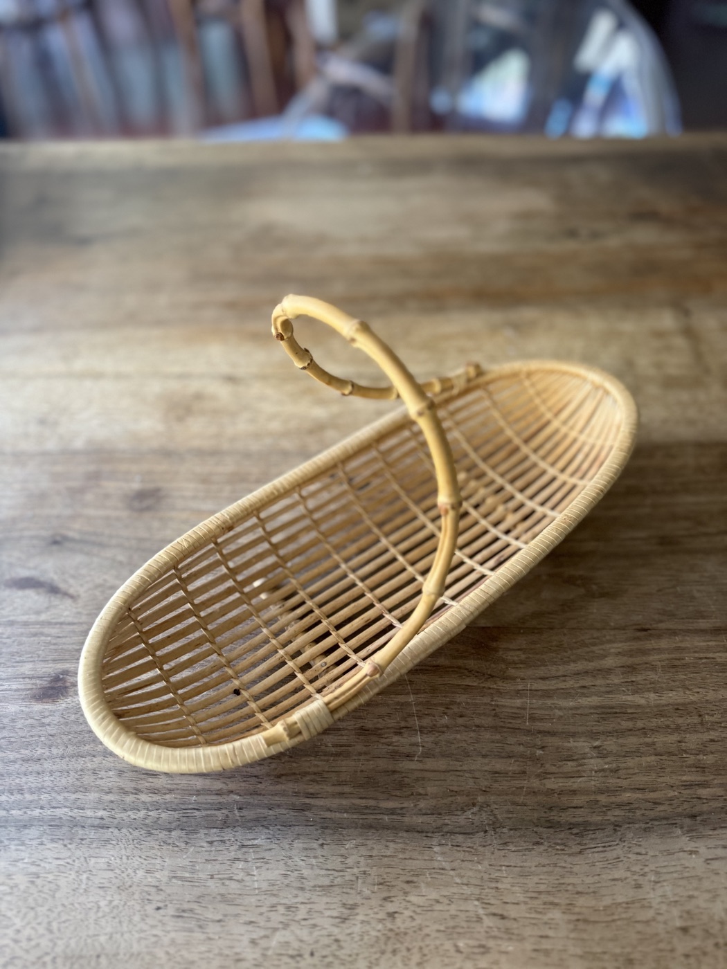Rattankorb mit Bügelhenkel