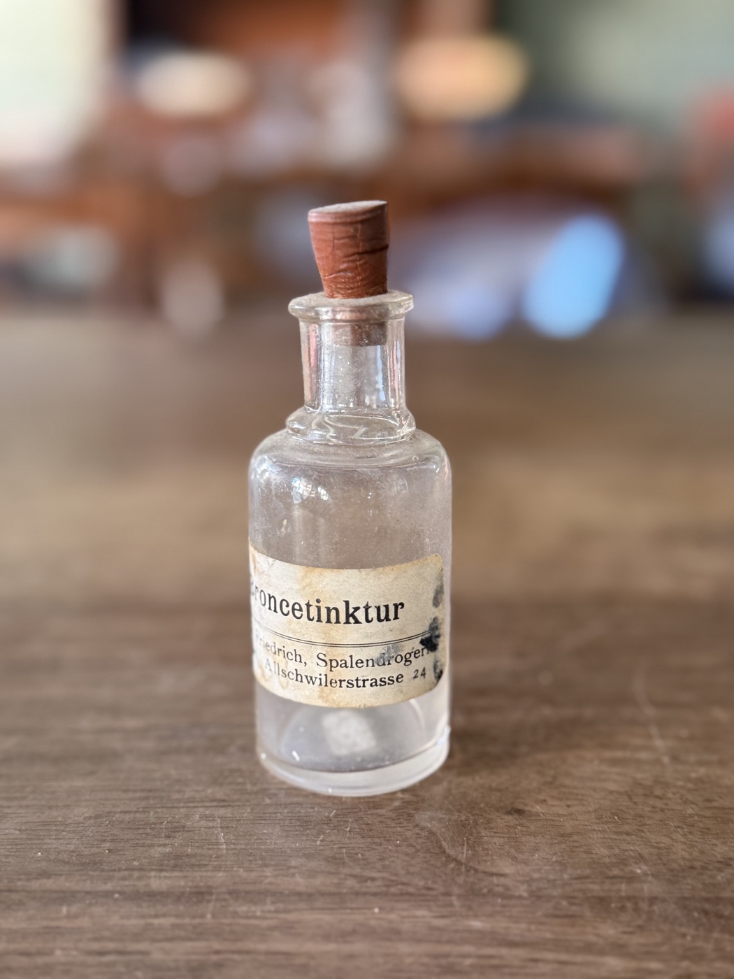 Apothekerflasche mit Etikett und Korken