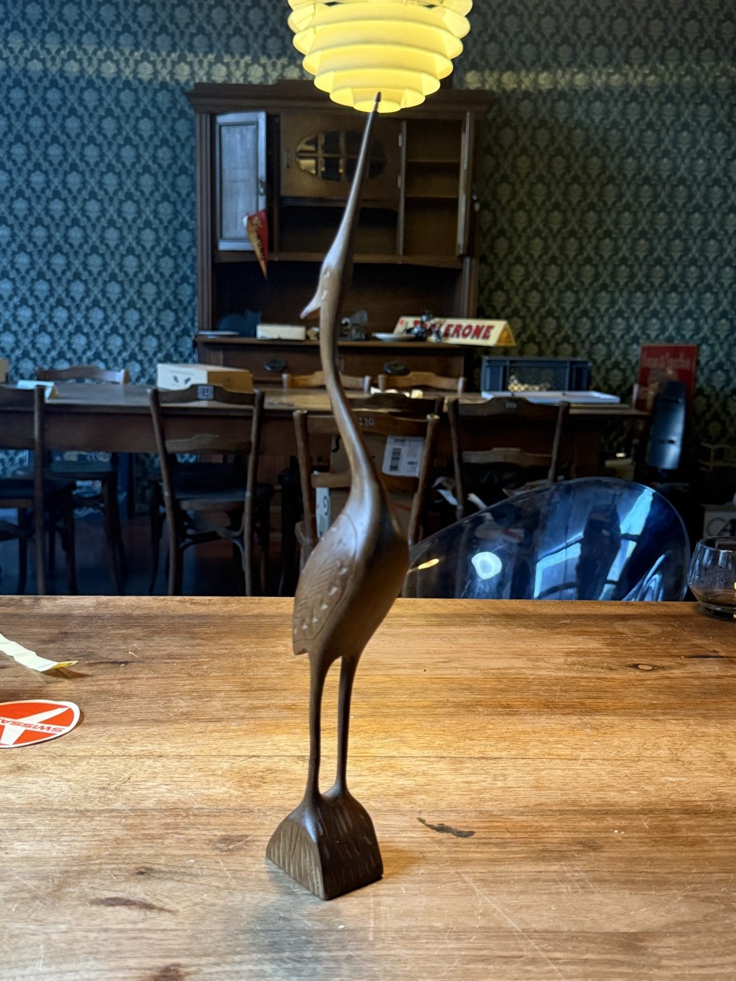 Kranich aus Holz · handgeschnitzt