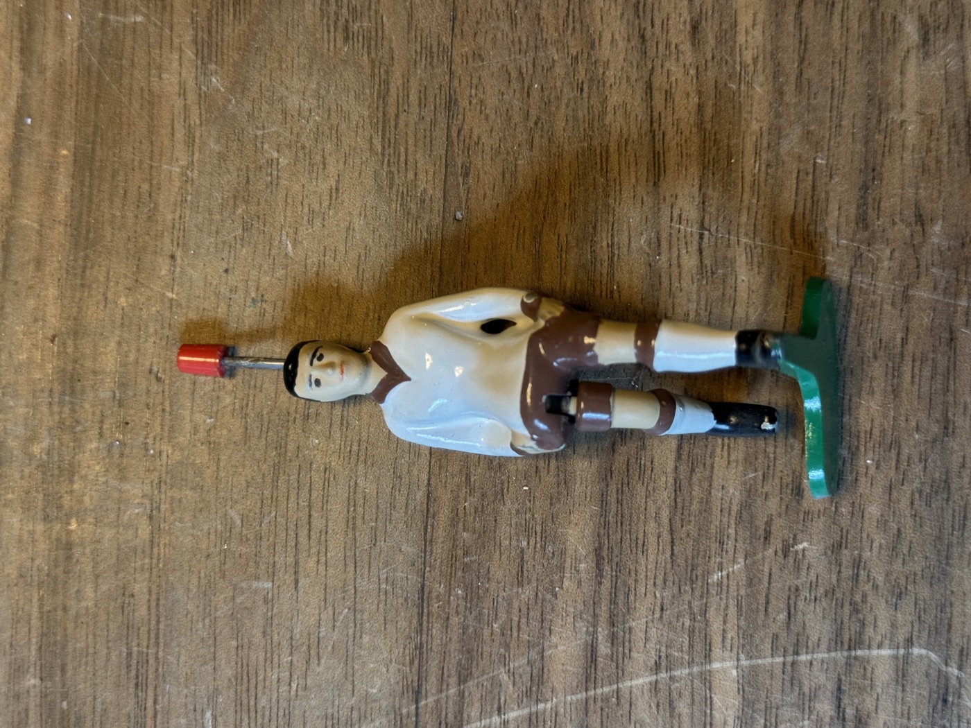Tischfussball-Figur mit Schusstaste