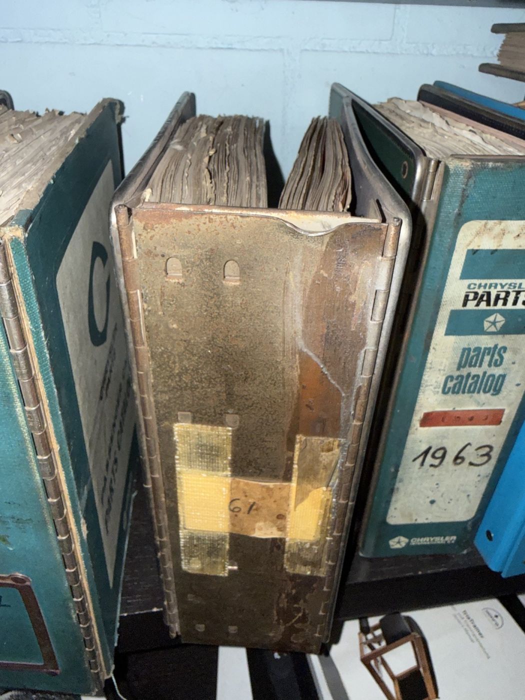 MoPar Parts List 1961, Metallbinder