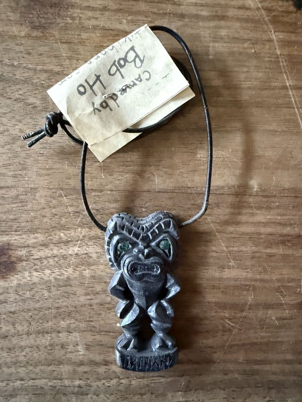 Tiki-Krieger, grüne Augen