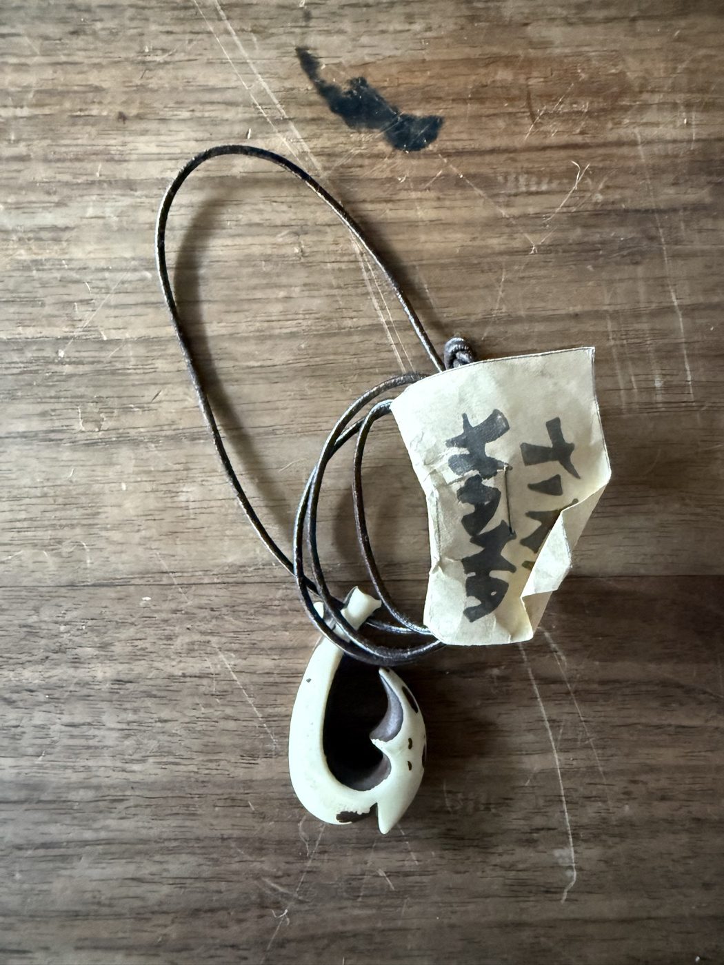 Knochen-Haken mit Vogelkopf