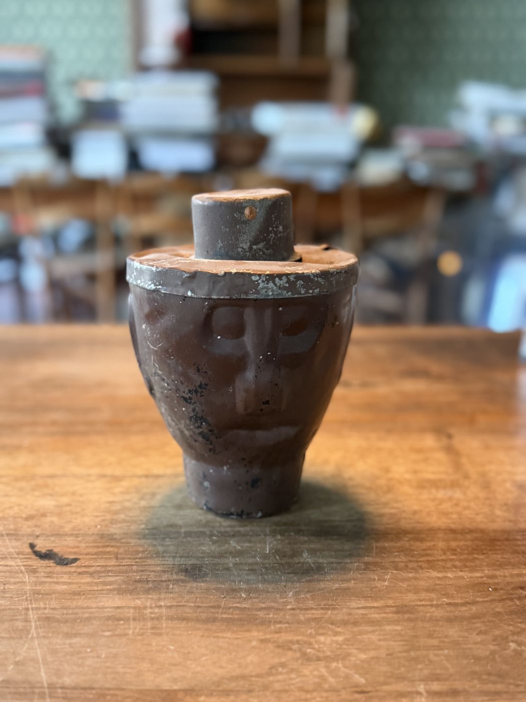 Tiki-Krug aus Keramik · mit Korkstopfen