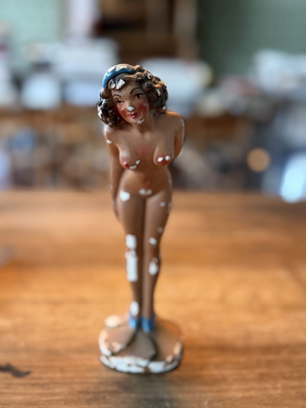 Pin-up-Figur Akt · bemalt