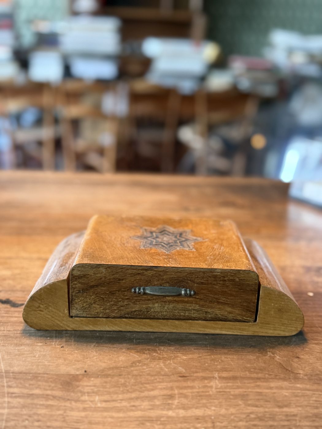 Zigarettenspender aus Holz · Intarsienstern auf dem Deckel