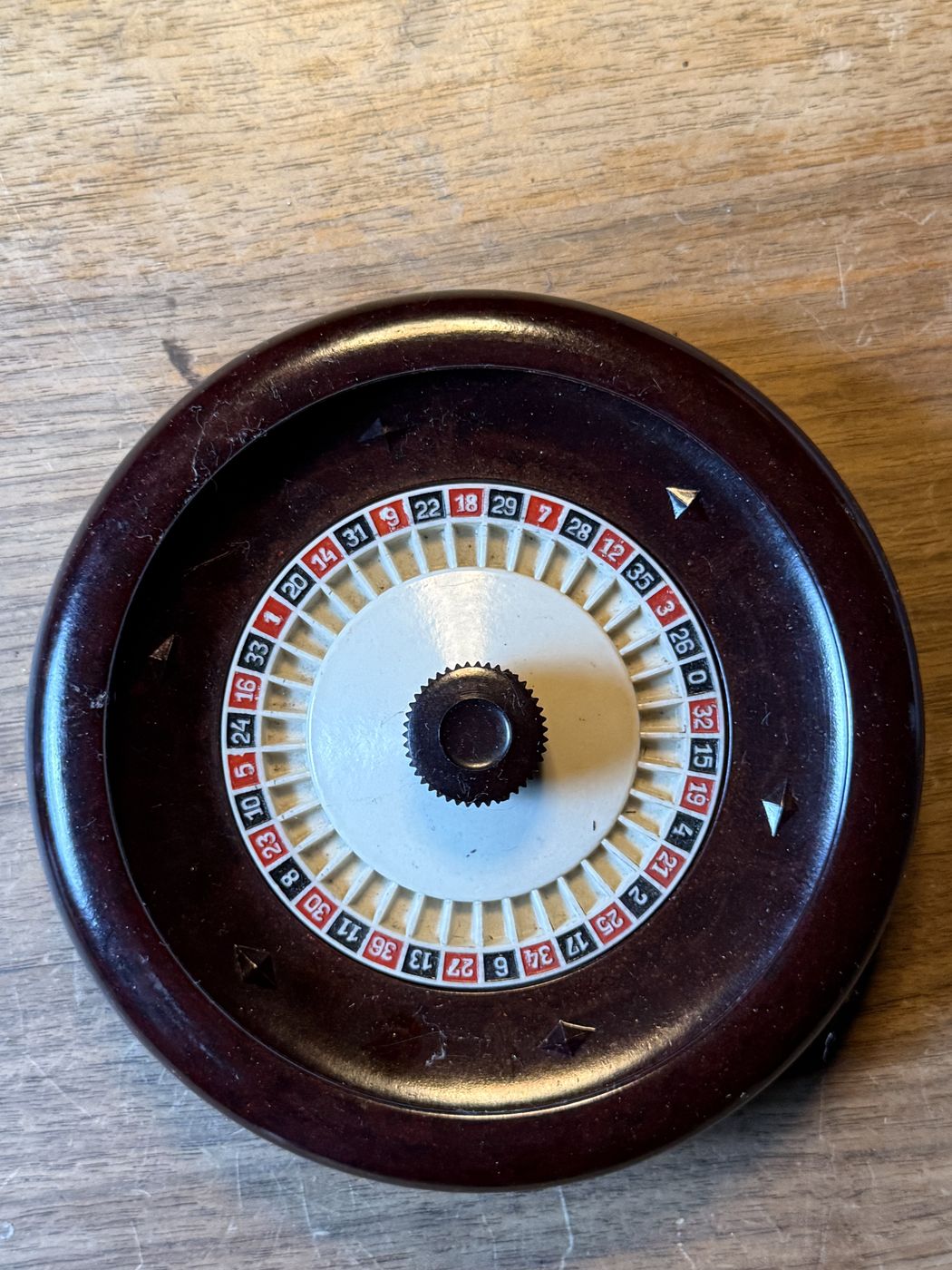Roulette-Rad aus Bakelit · Zahlenkranz rot-schwarz