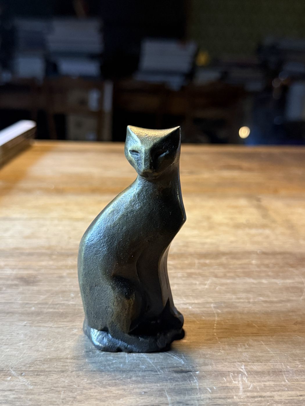 Katze sitzend · BAG Turgi