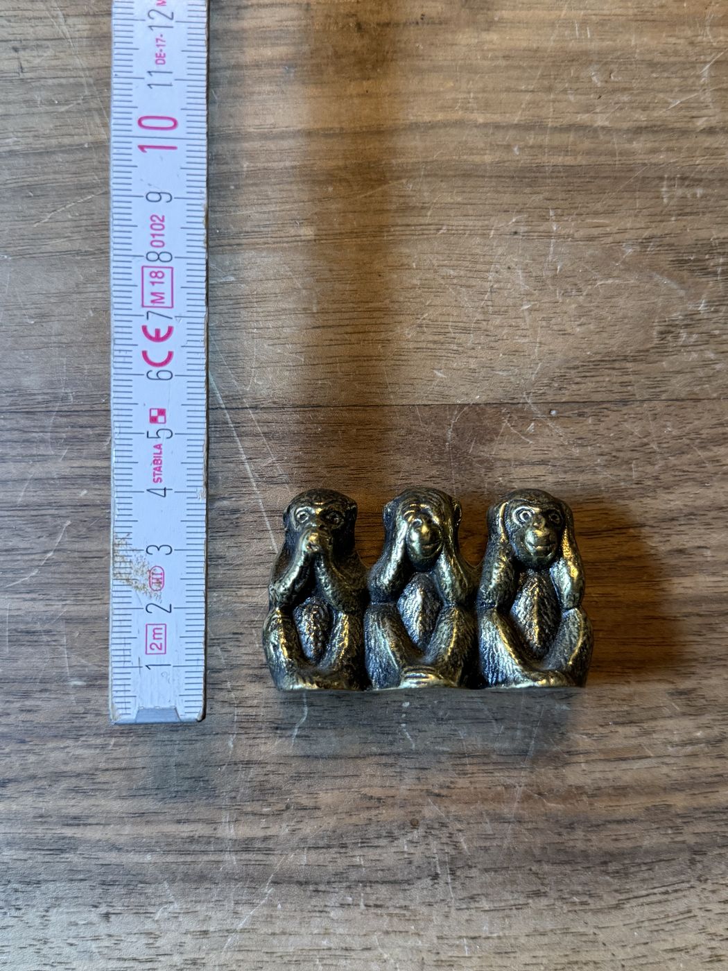 Tre scimmie · gruppo scuro, 3,6 cm