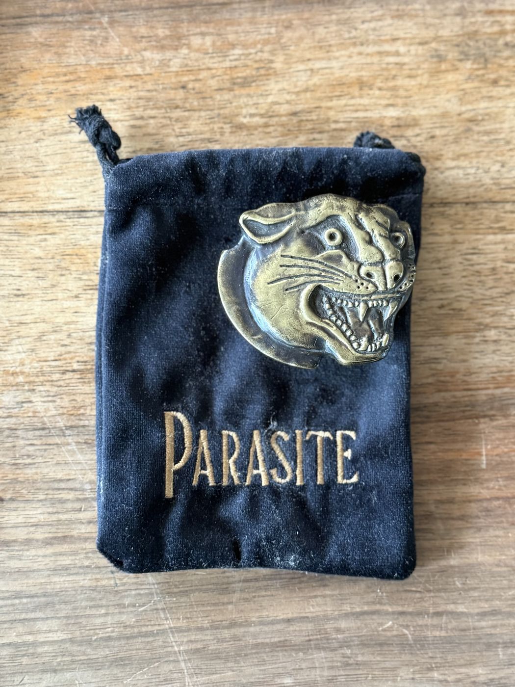 Gürtelschnalle «Parasite» · Tigerkopf, Messing