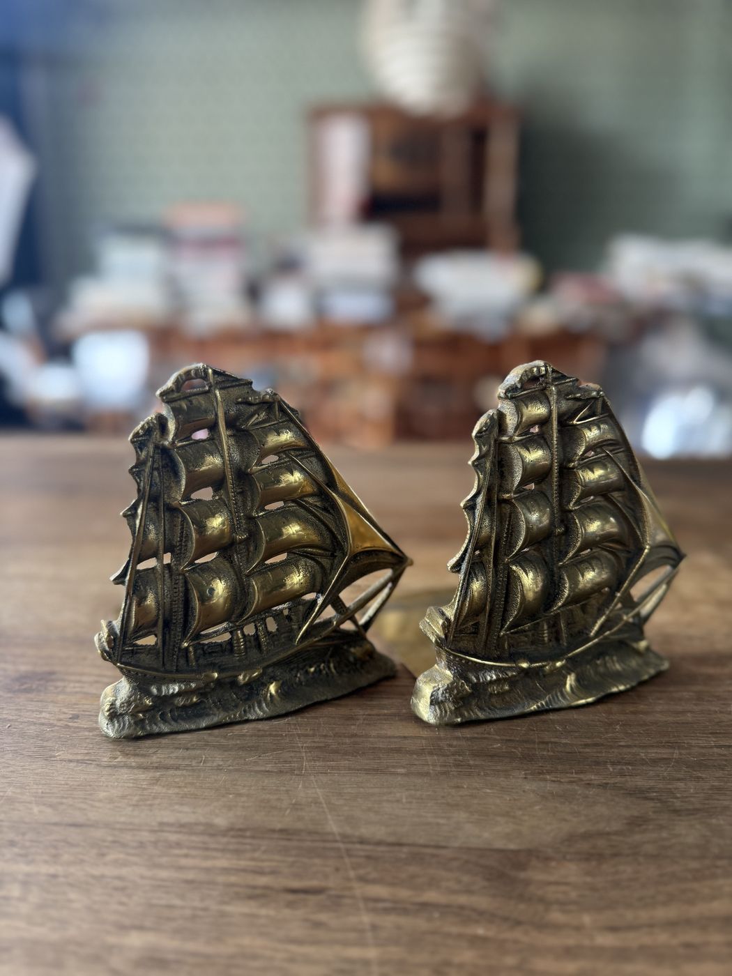 Buchstützen Segelschiff · Paar, Messing, 14 cm