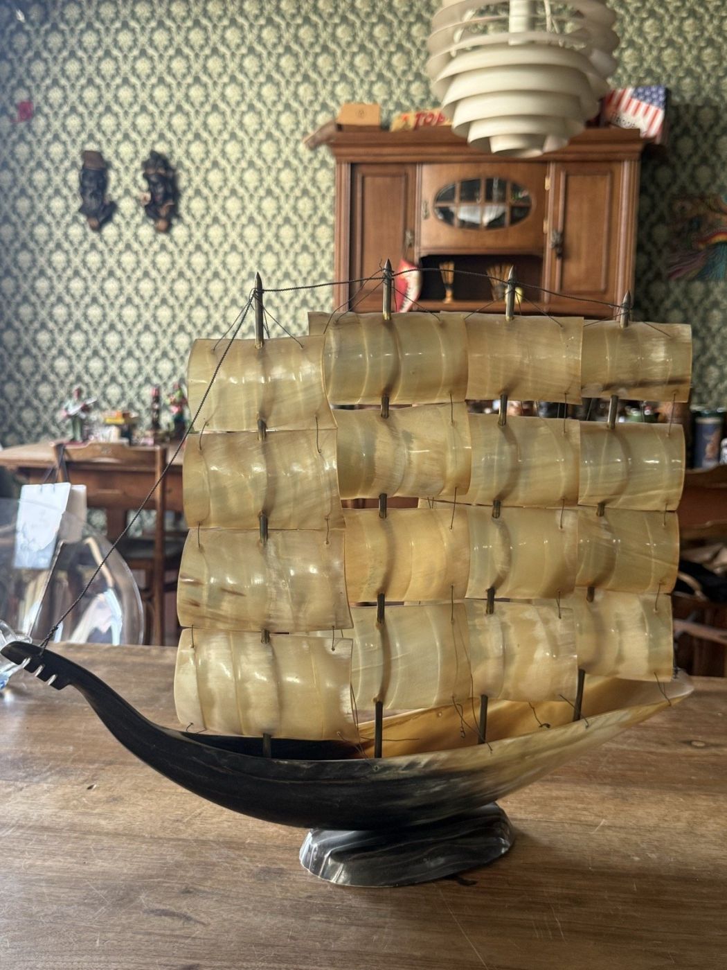 Segelschiff-Modell mit Horn-Segeln