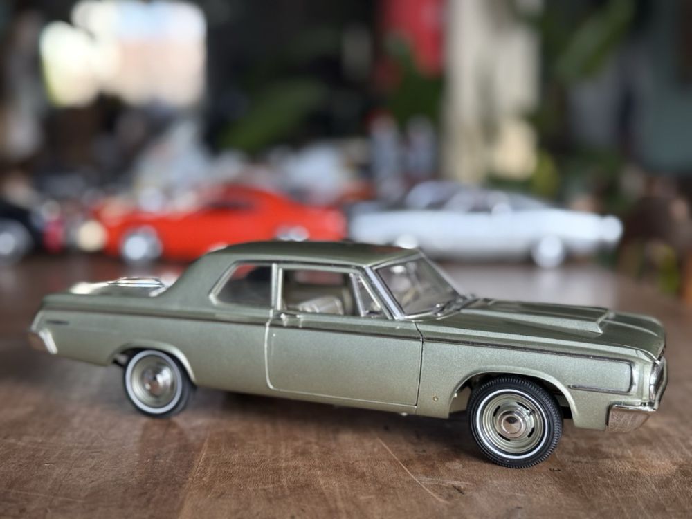 Dodge 330 Max Wedge Hemi 1964, Grün/Champagner