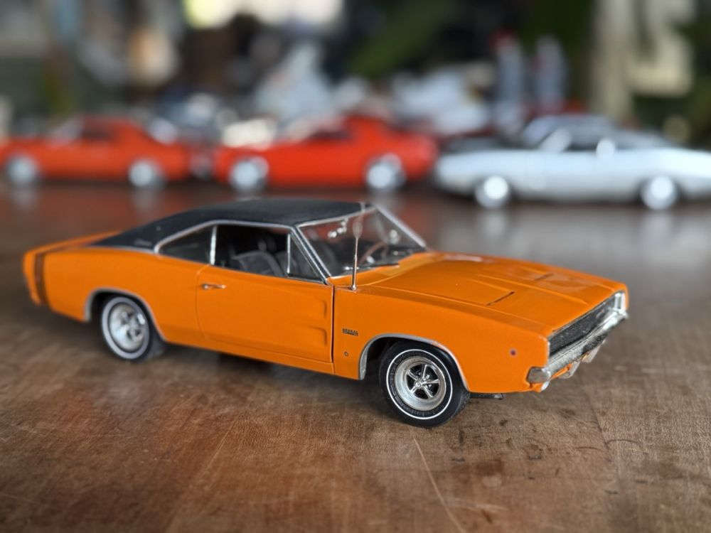 Dodge Charger R/T 1968, Orange mit schwarzem Dach
