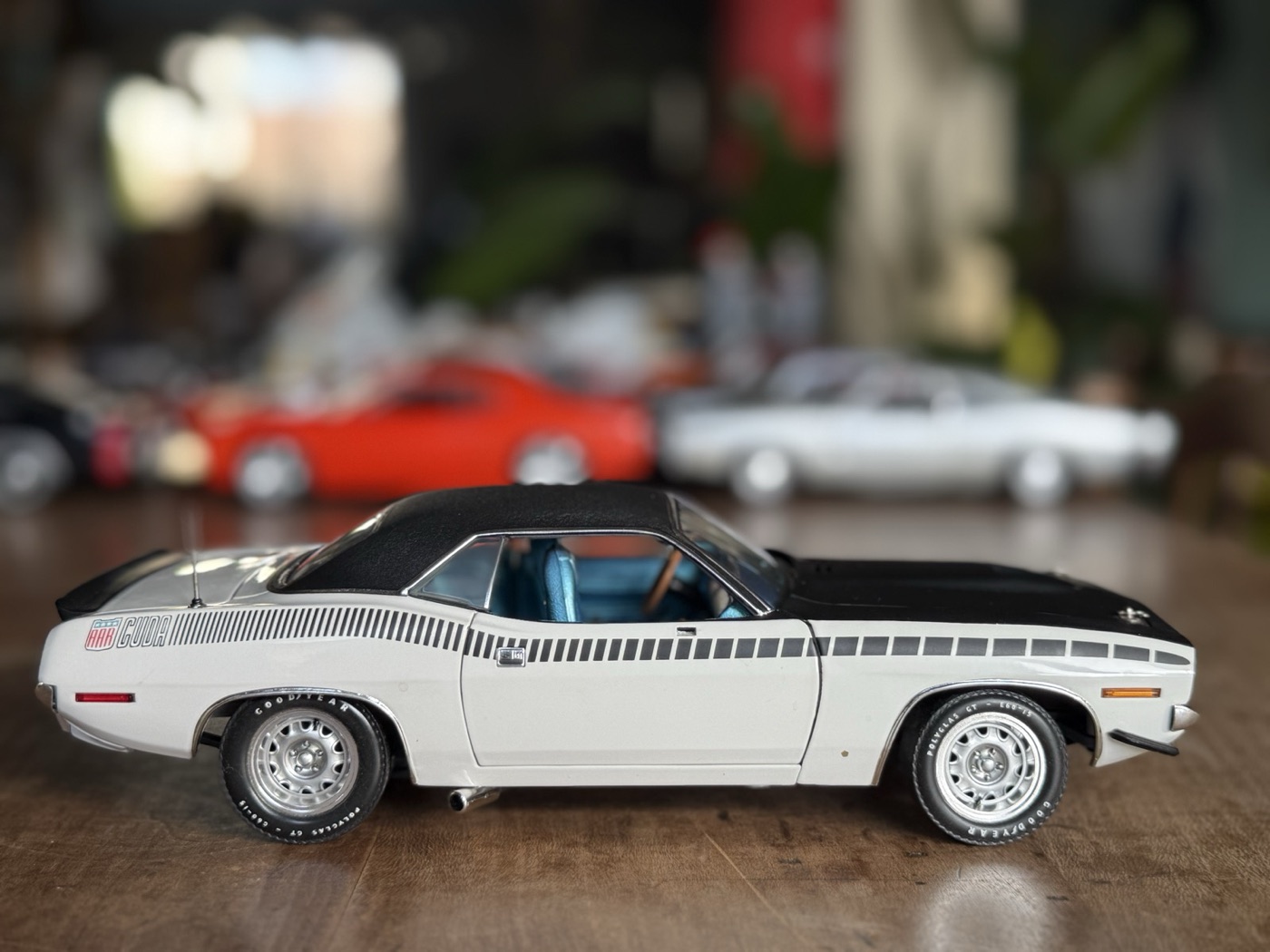 Plymouth AAR 'Cuda 1970, Weiss mit schwarzem Dach