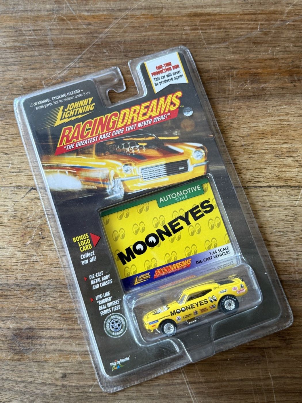 Johnny Lightning «Racing Dreams» MOONEYES, Blisterkarte